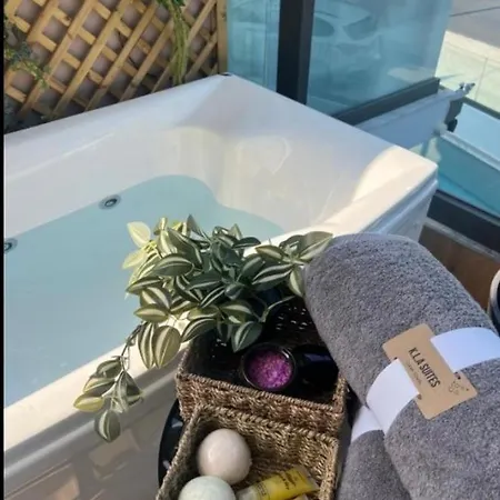 Kla Luxury Boutique With Pool & Jacuzzi By Westbooking Gr Willa